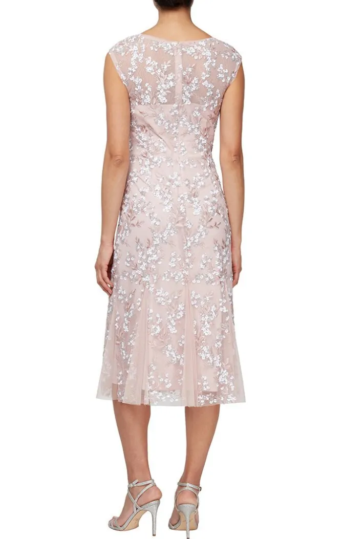 Petite 3-D Embroidered Fit & Flare Party Dress With Godet Detail Hem