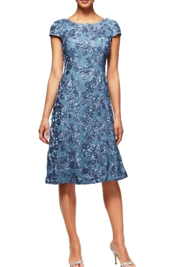Regular - Cocktail Dress In Rosette Lace With Cap Sleeves